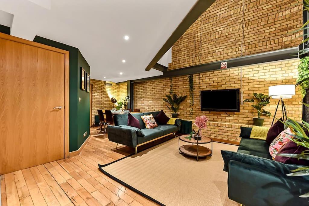 Spacious 2 Bed Urban Jungle Flat, Central ลอนดอน ภายนอก รูปภาพ
