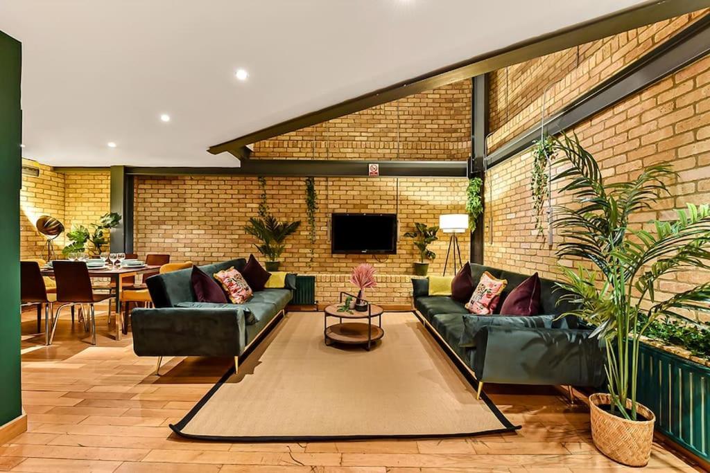 Spacious 2 Bed Urban Jungle Flat, Central ลอนดอน ภายนอก รูปภาพ