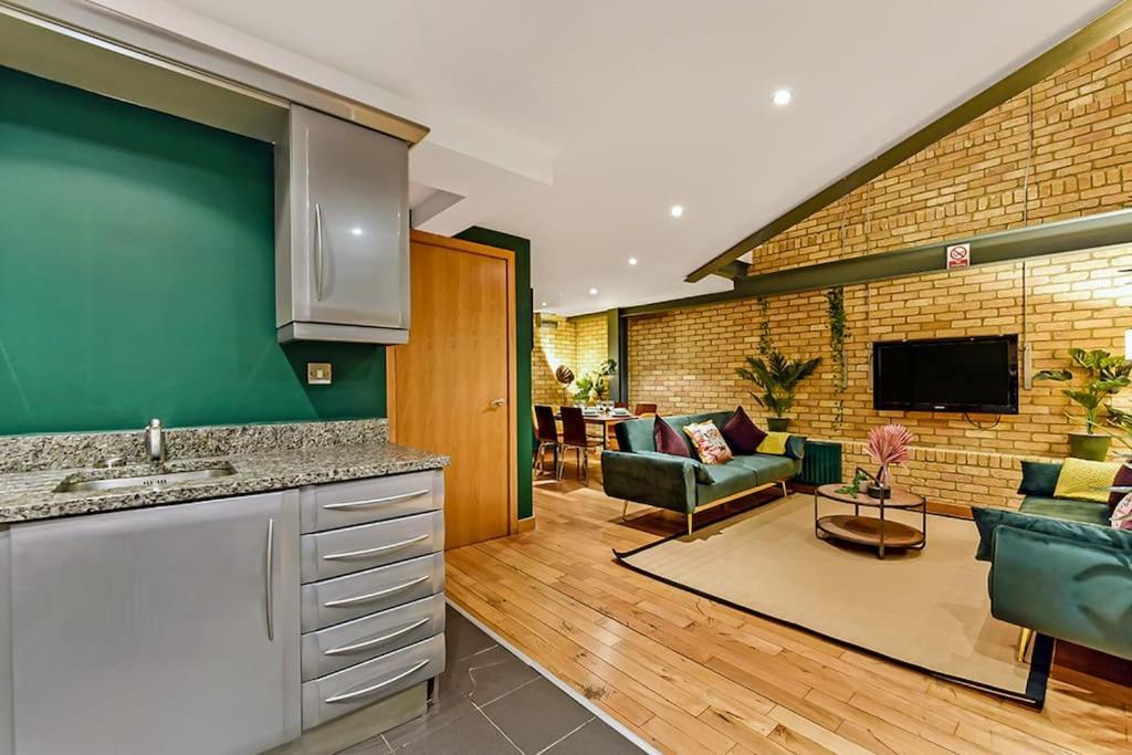 Spacious 2 Bed Urban Jungle Flat, Central ลอนดอน ภายนอก รูปภาพ
