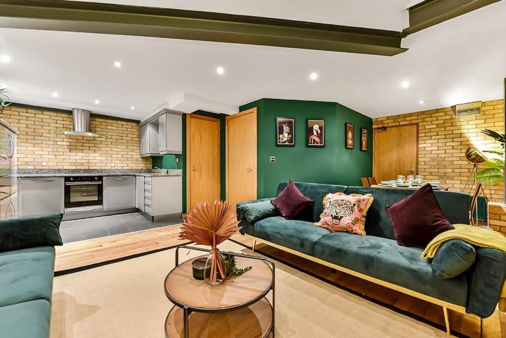 Spacious 2 Bed Urban Jungle Flat, Central ลอนดอน ภายนอก รูปภาพ
