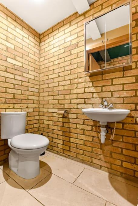 Spacious 2 Bed Urban Jungle Flat, Central ลอนดอน ภายนอก รูปภาพ
