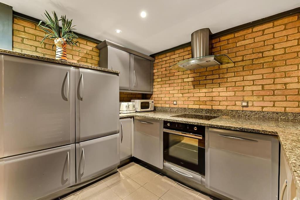 Spacious 2 Bed Urban Jungle Flat, Central ลอนดอน ภายนอก รูปภาพ